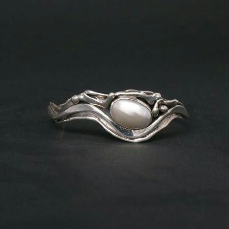 Vintage White Pearl Wavy Silver Ring