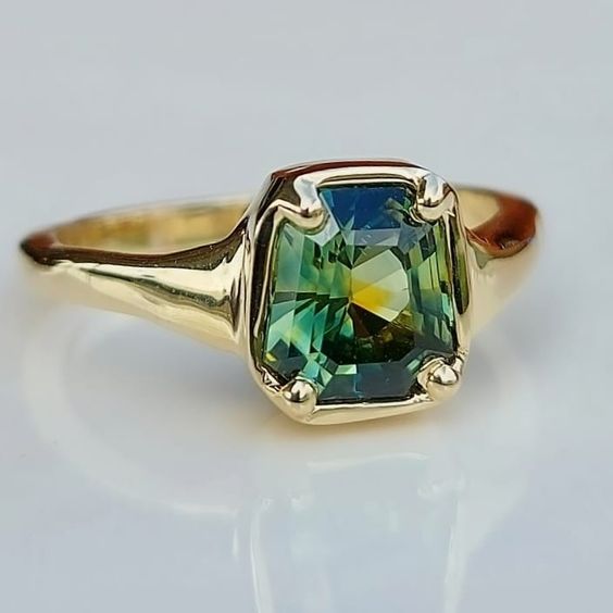 Vintage Green Glass Golden Ring