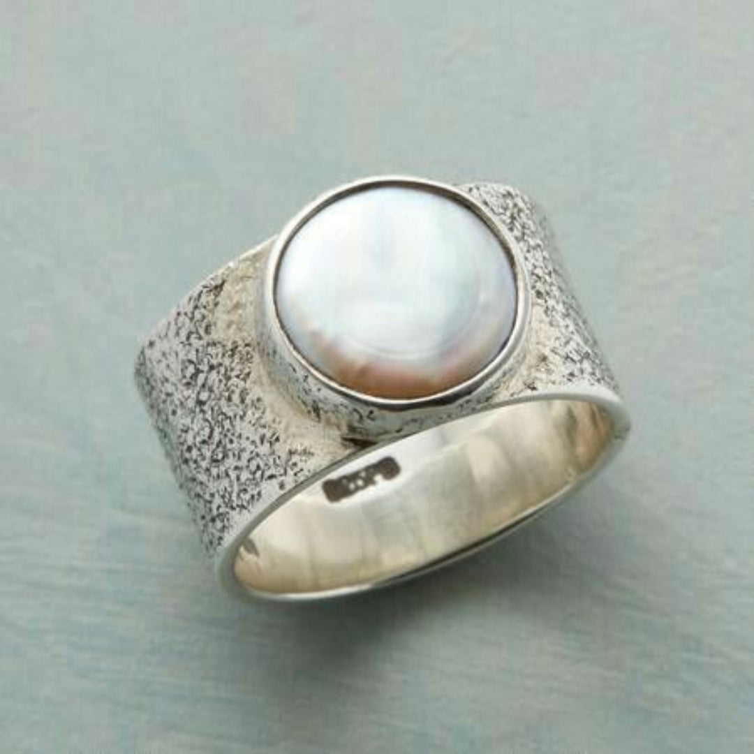 Vintage Inlaid White Pearl Silver Ring