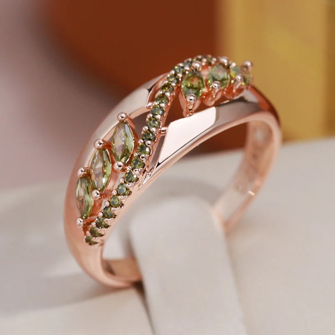 Elegant Green Shiny Ring