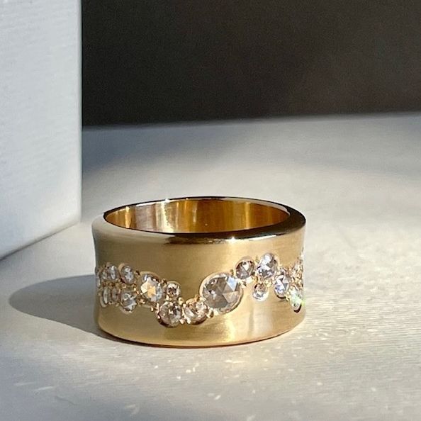 Vintage Gold Wavy Zirconia Ring