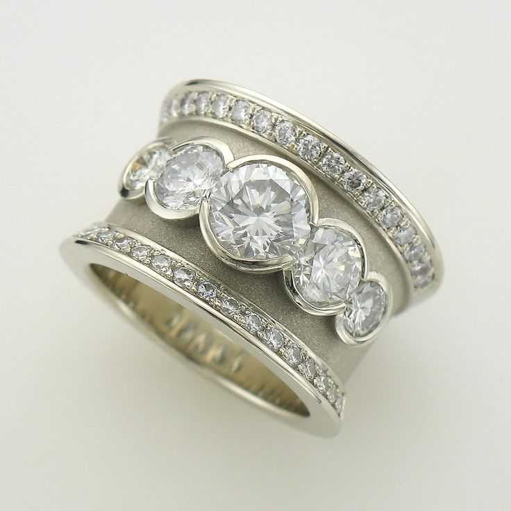 Vintage White Zirconia Silver Ring