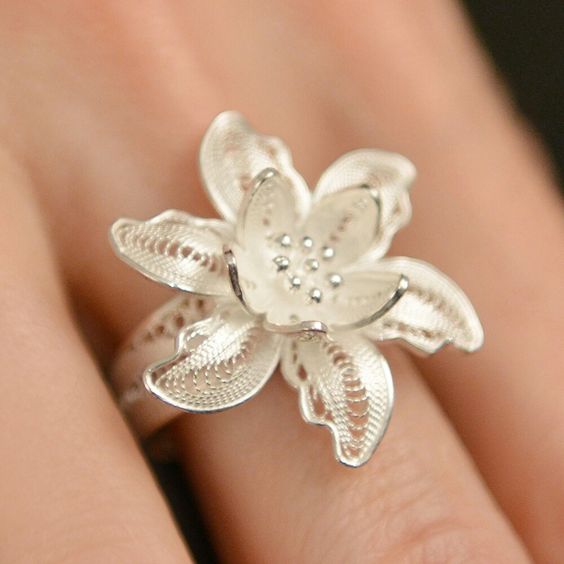 Vintage Bright Blossom Ring