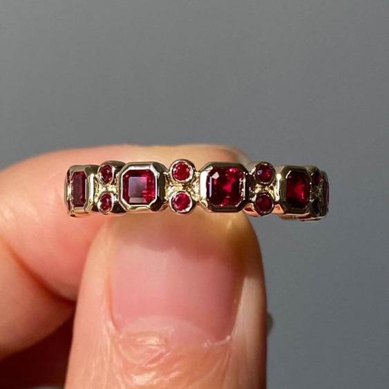 Vintage Red Glass Gold Ring