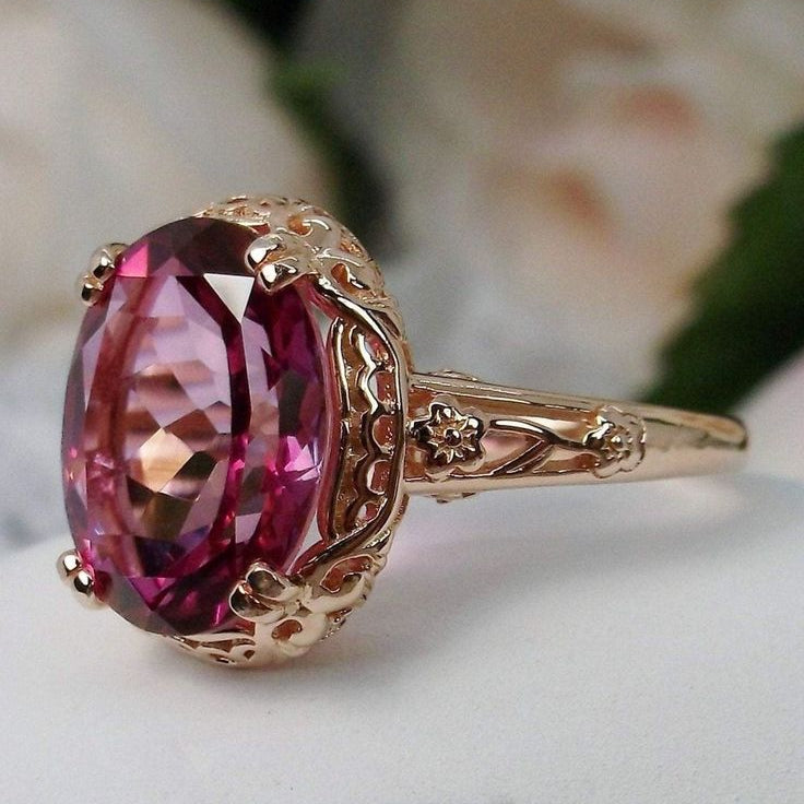 Vintage Garnet Rounded Gold Ring