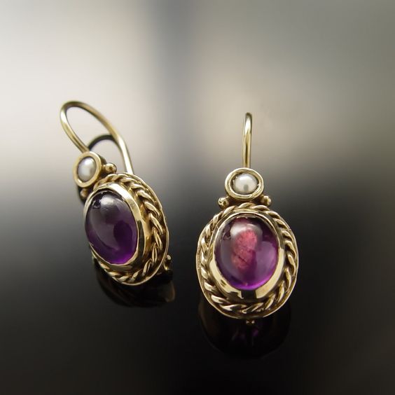 Vintage Red Stone Rounded Golden Earrings