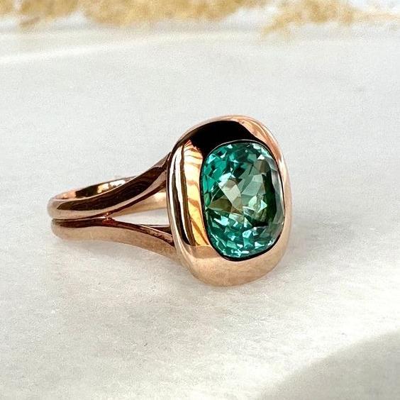 Vintage Green Glass Gold Ring