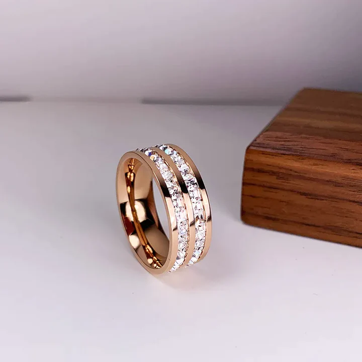 Elegant Rose Gold Zirconia Ring