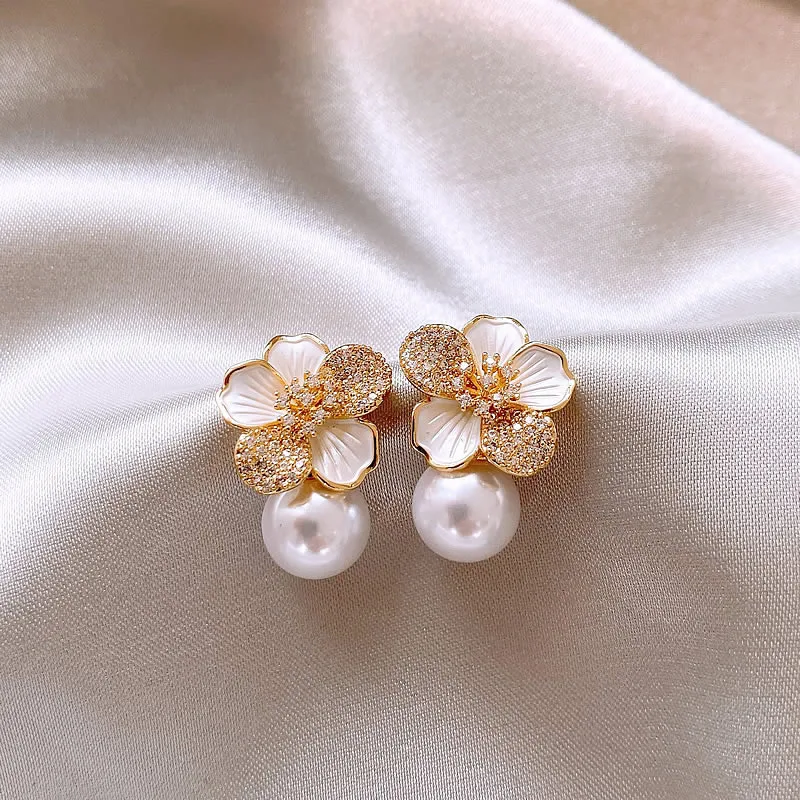 Elegant Flower Pearl Earrings