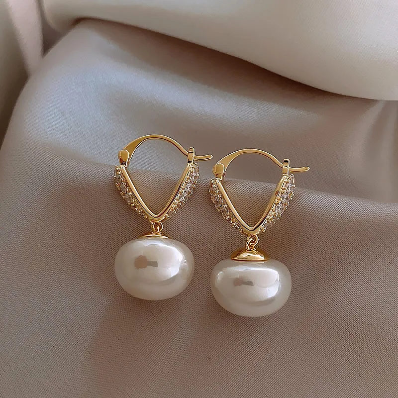 Elegant Bright Oval Pearl Earrings