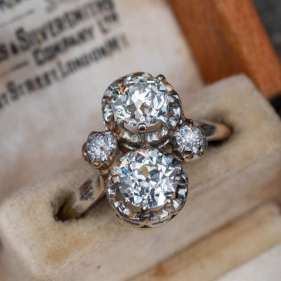 Vintage Sparkling Zirconia Ring