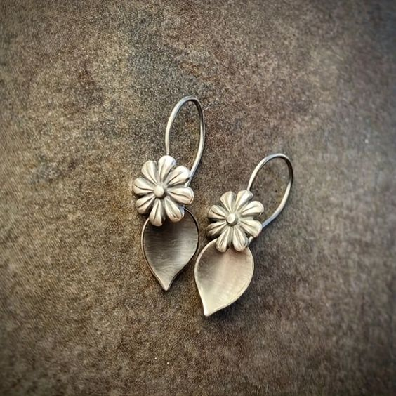 Vintage Silver Plated Flower Earrings