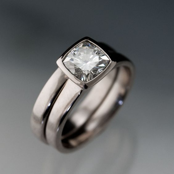 Vintage Inlaid White Zirconia Silver Ring