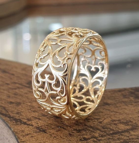 Vintage Hollow Gold Ivy Ring