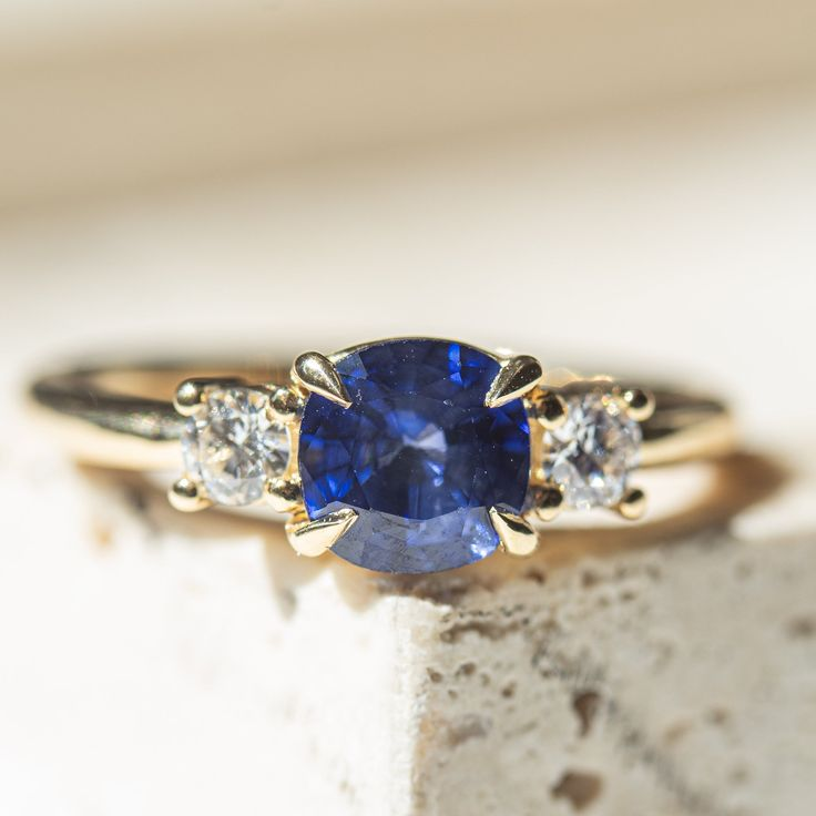 Vintage Blue Zirconia Gold Ring