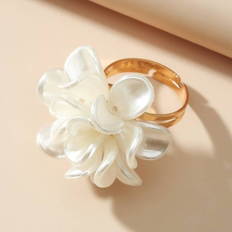 Vintage White Blossom Gold Ring