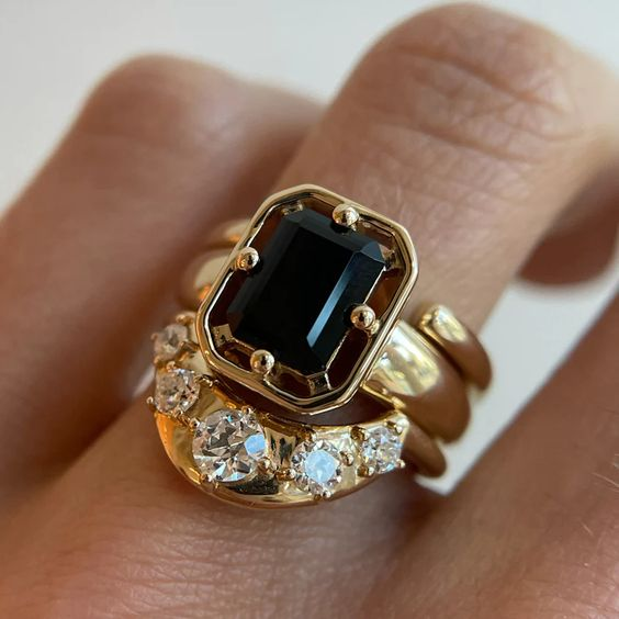 Vintage Black Crystal Golden Ring