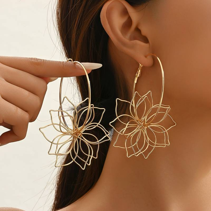 Vintage Gold Flower Hollow Earrings