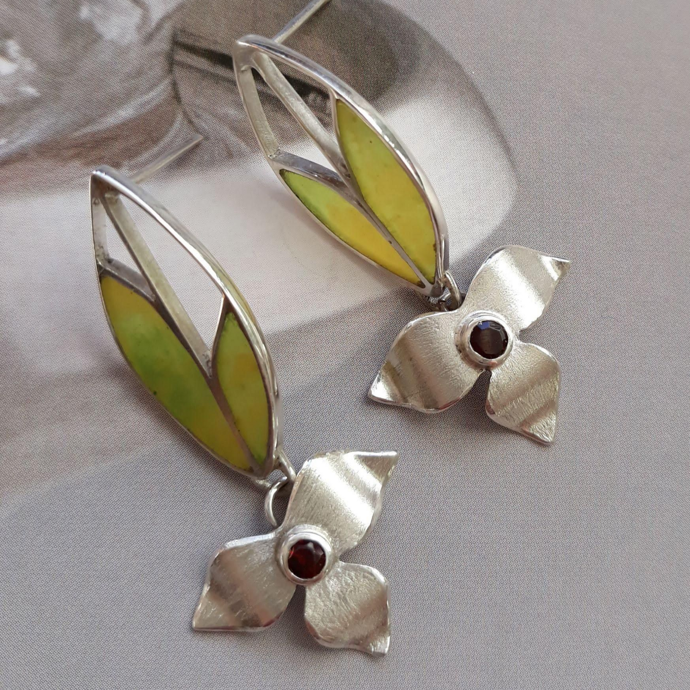 Vintage Flower Green & Silver Earrings