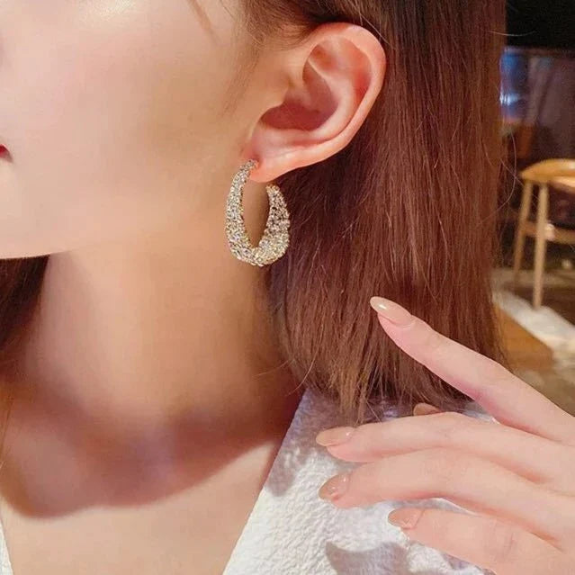 Luxury Shiny Earrings in Gold