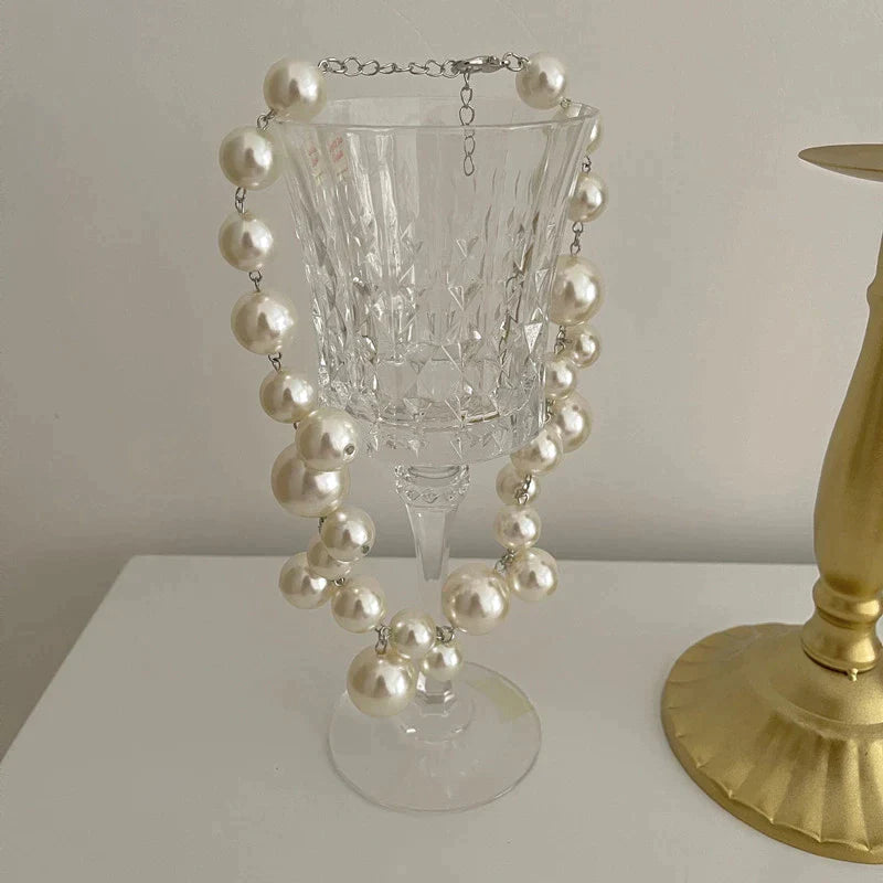 Elegant Pearl Necklace in Gold