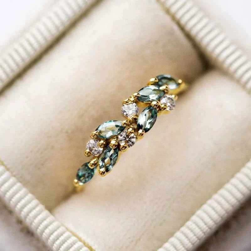 Luxury Ring with Crystals in Gold