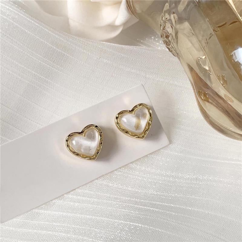 Heart earrings with crystal in gold