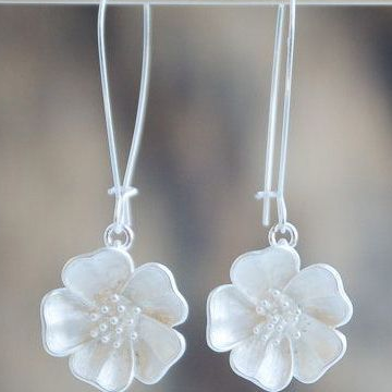 Vintage White Blossom Dangling Earrings