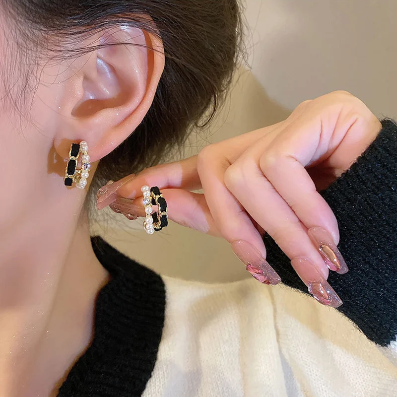 Elegant Black Bright Earrings