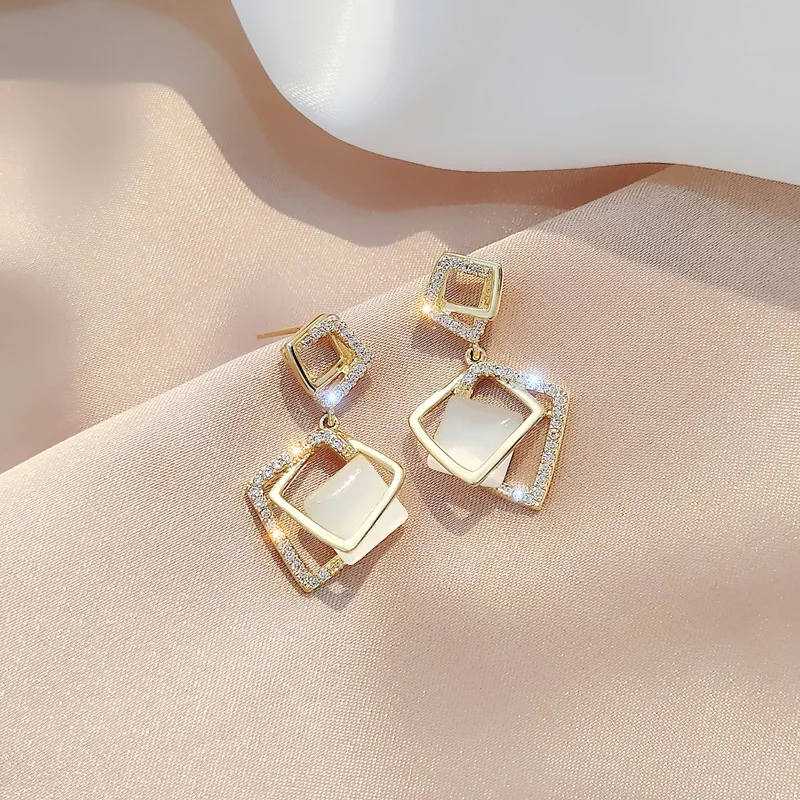 Elegant White Zirconia Gold Earrings